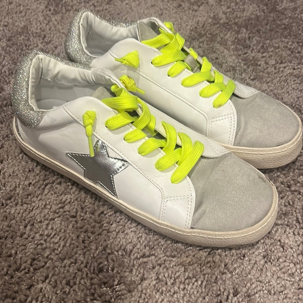 Madden girl woman’s sneakers